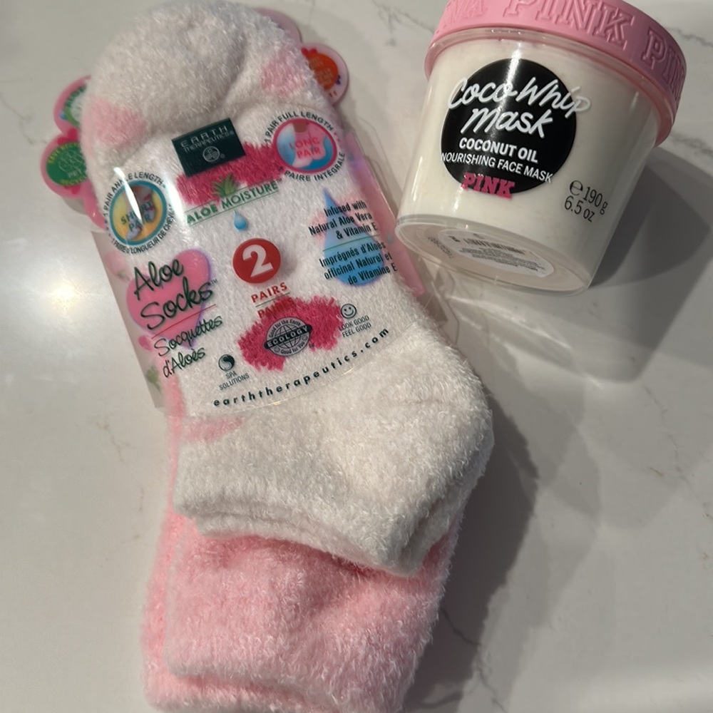 Bundle - 2-Pack Aloe Moisture Socks & Coco Whip Face Mask